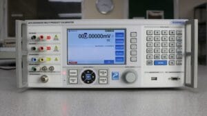 Transmille 4000 Multifunktionskalibrator für präzise elektrische Kalibrierungen